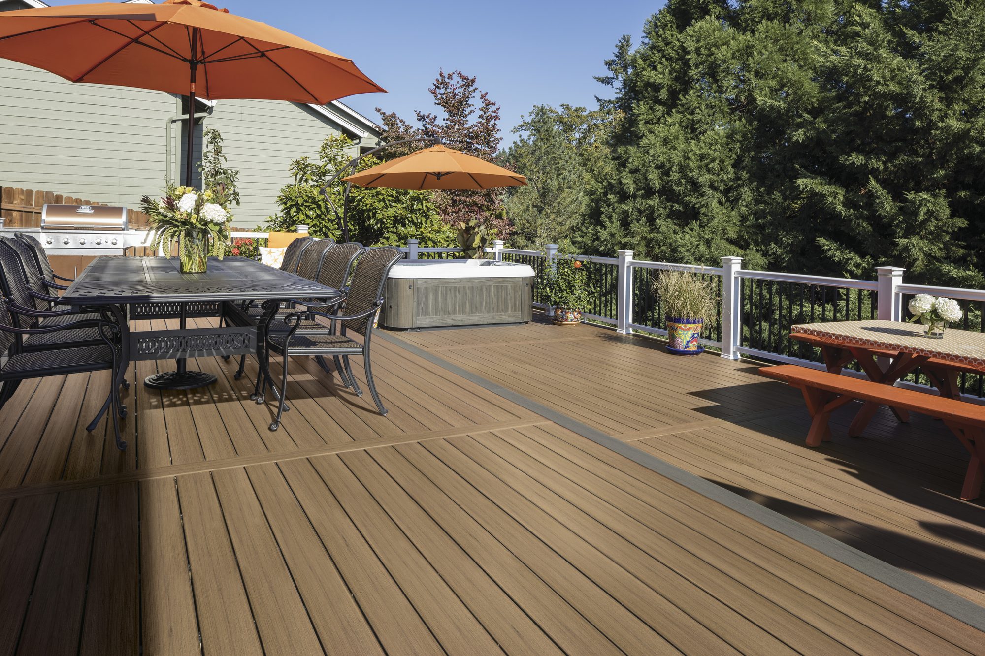 Two-tone TimberTech deck in Coconut Husk with a Sea Salt Gray picture-frame border